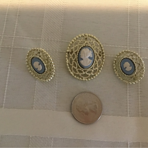 HP-SARAH COVENTRY VINTAGE GOLD CAMEO PIN & GOLD CLIP EARRINGS. NEW CONDITION - Picture 7 of 7